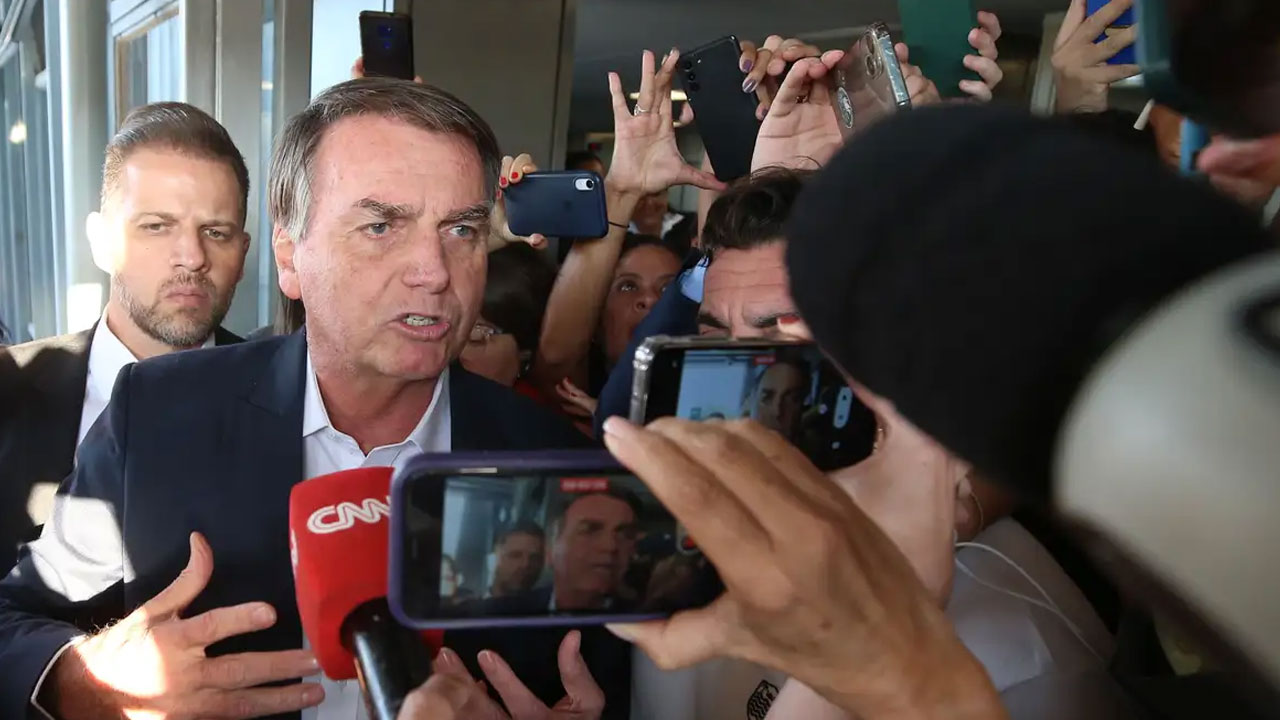 Bolsonaro Indiciado Pela PF Por Suposta Falsificação Em Cartão De ...