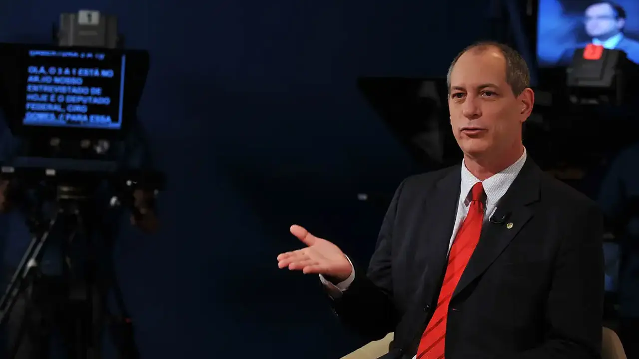 Ciro Gomes classifica Lula como uma figura de