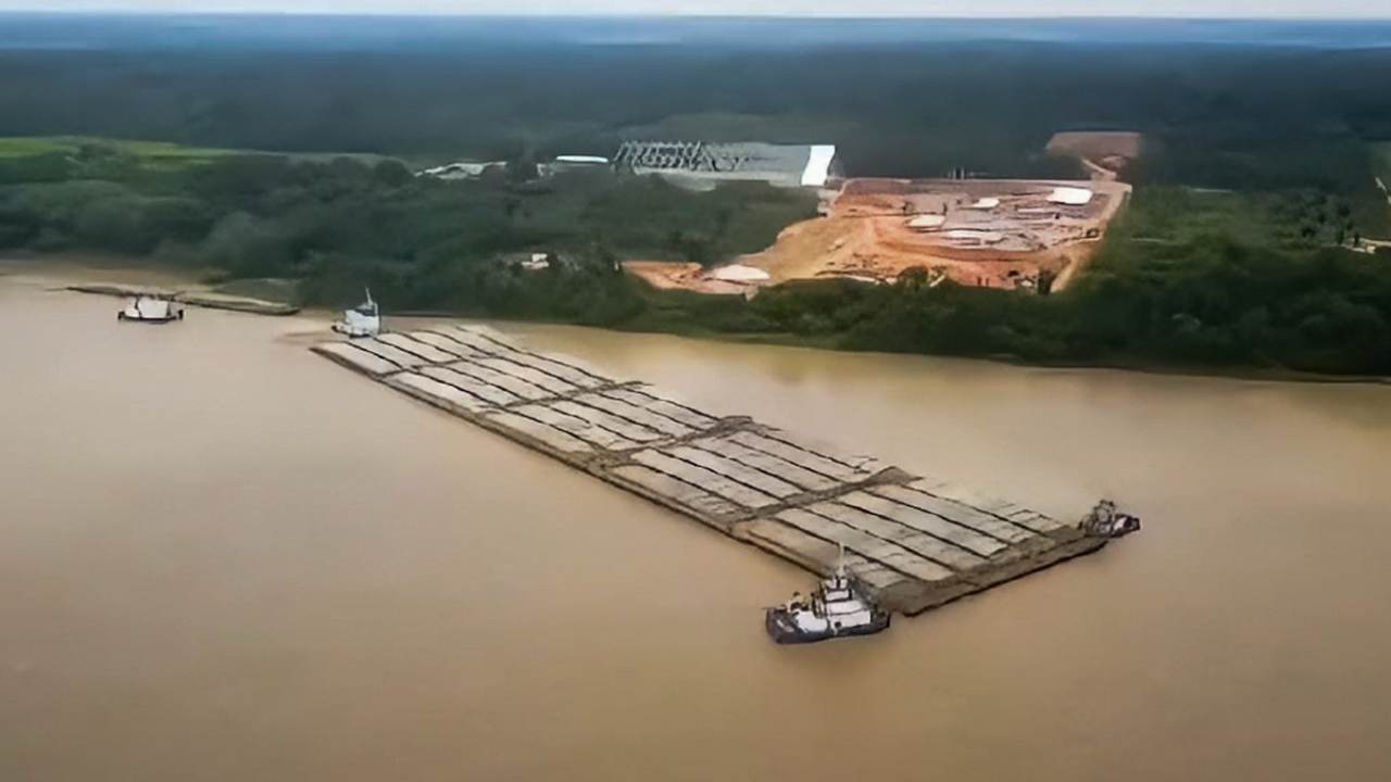 Balsa do setor naval da ZFM transporta soja em 2025