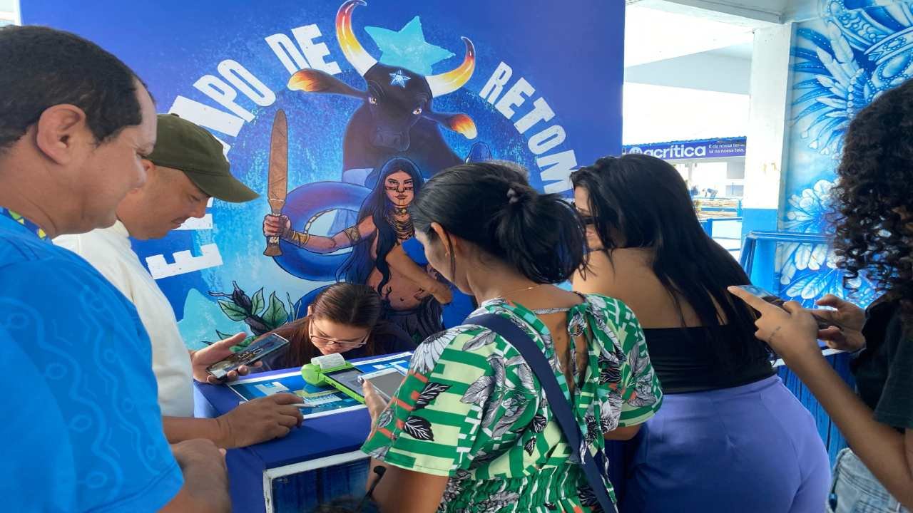 Nação azul no Curral Zeca Xibelão para o Boi Caprichoso 2025
